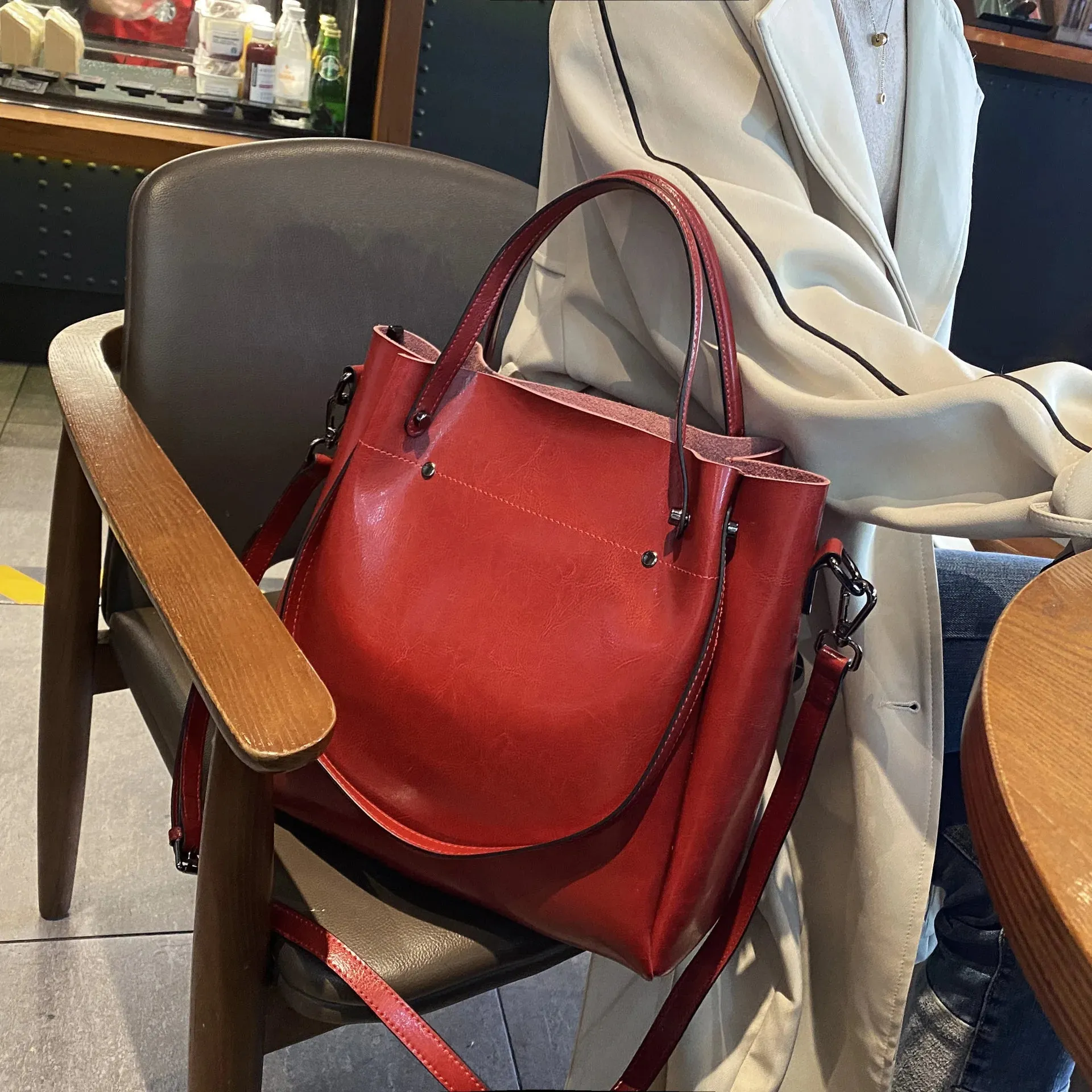 Versatile Tote Bag: Shoulder & Handheld